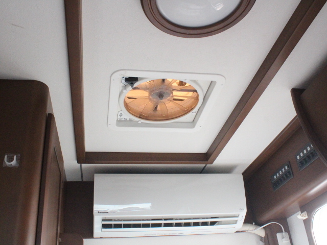 キャンピングカー トレーラー ﾀｺｽ ﾐﾐｰ310 家庭用ｴｱｺﾝ ｿｰﾗｰ 牽引免許不要