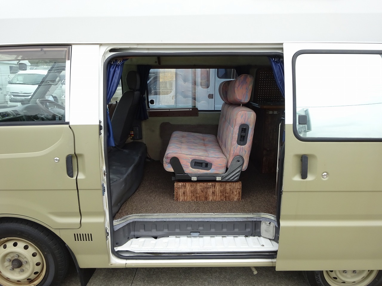 キャンピングカー バンコン ﾊﾞﾈｯﾄ ﾛｰﾀｽRV ｲｰﾗｲﾄ　FF　ｲﾝﾊﾞｰﾀ　冷蔵