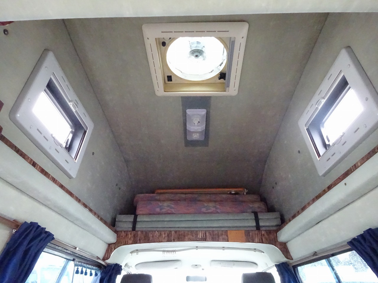 キャンピングカー バンコン ﾊﾞﾈｯﾄ ﾛｰﾀｽRV ｲｰﾗｲﾄ　FF　ｲﾝﾊﾞｰﾀ　冷蔵