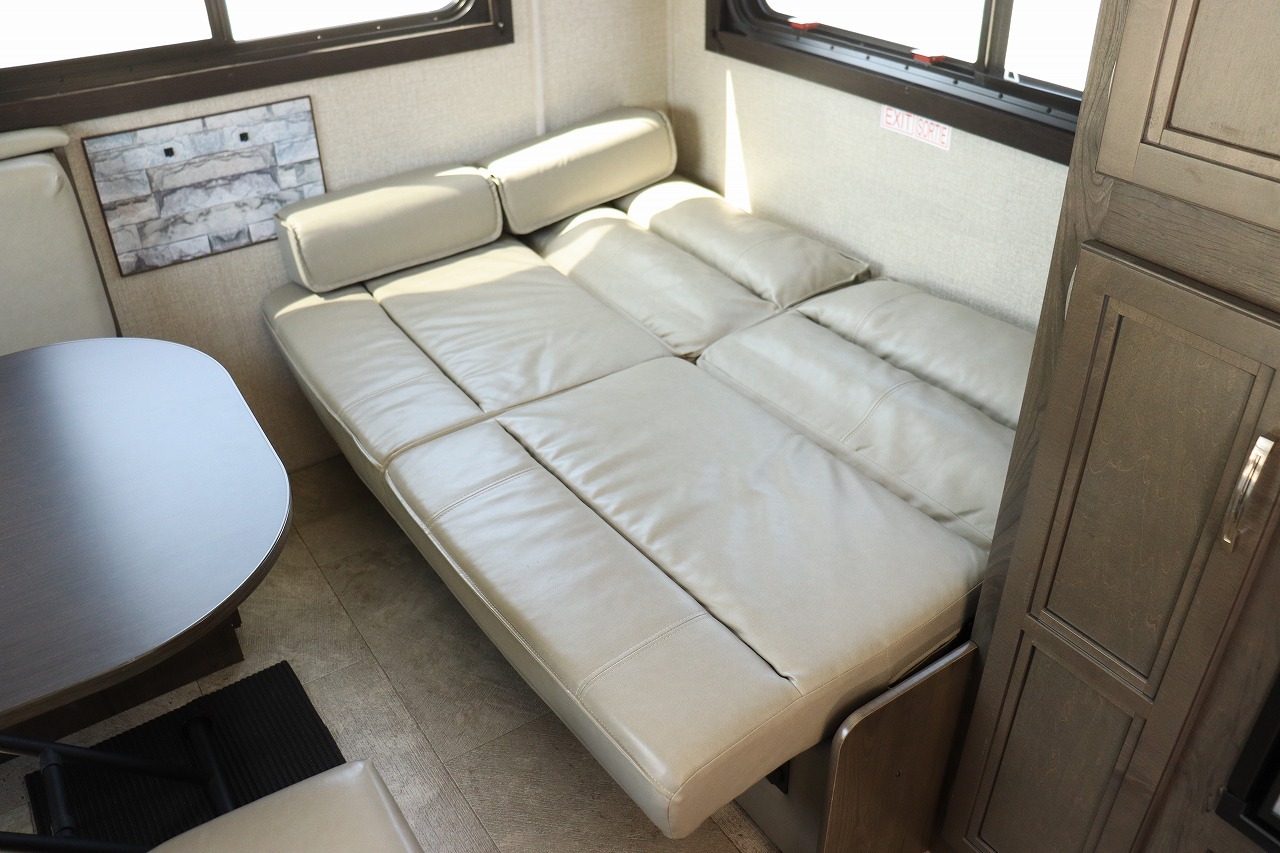 キャンピングカー トレーラー ｼﾞｪｲｺ 210QBW　二軸　要けん引免許