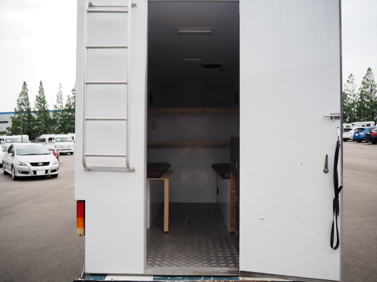 キャンピングカー トラキャン ﾄﾖｴｰｽ 山春製ｷｬﾝﾊﾟｰｼｪﾙ 4WDDT
