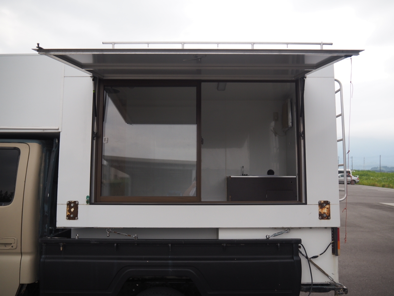 キャンピングカー トラキャン ﾄﾖｴｰｽ 山春製ｷｬﾝﾊﾟｰｼｪﾙ 4WDDT