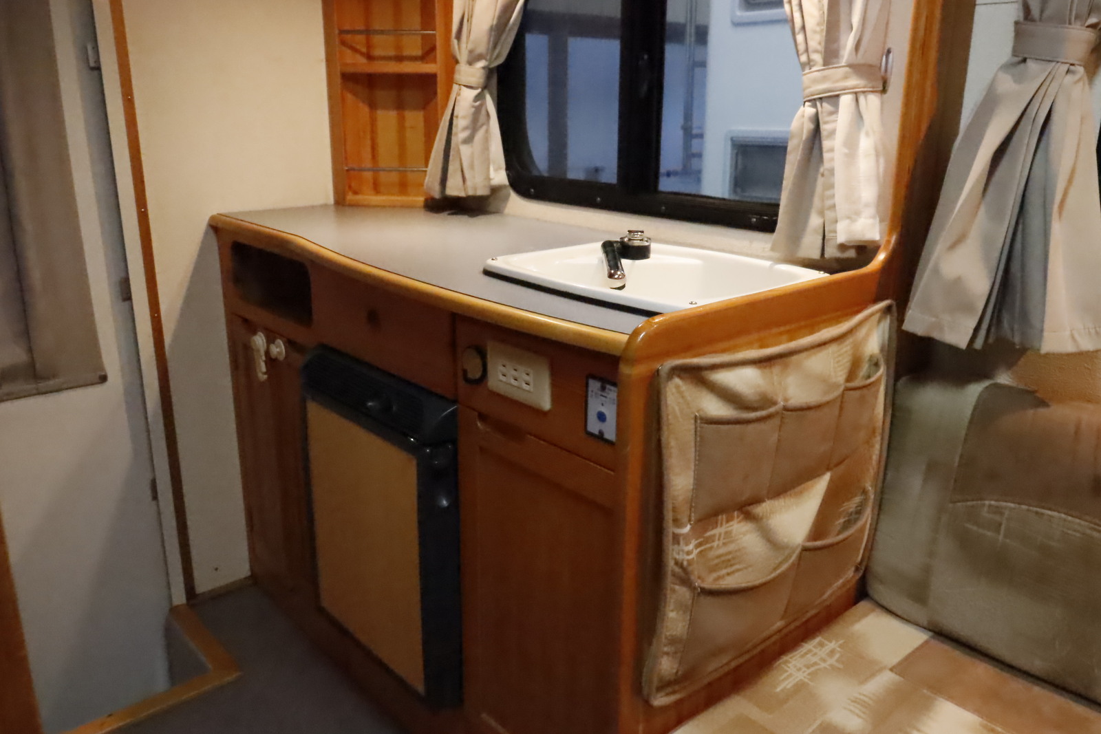 キャンピングカー キャブコン ﾎﾞﾝｺﾞ AtoZ ｱﾐﾃｨRR　FFﾋｰﾀｰ