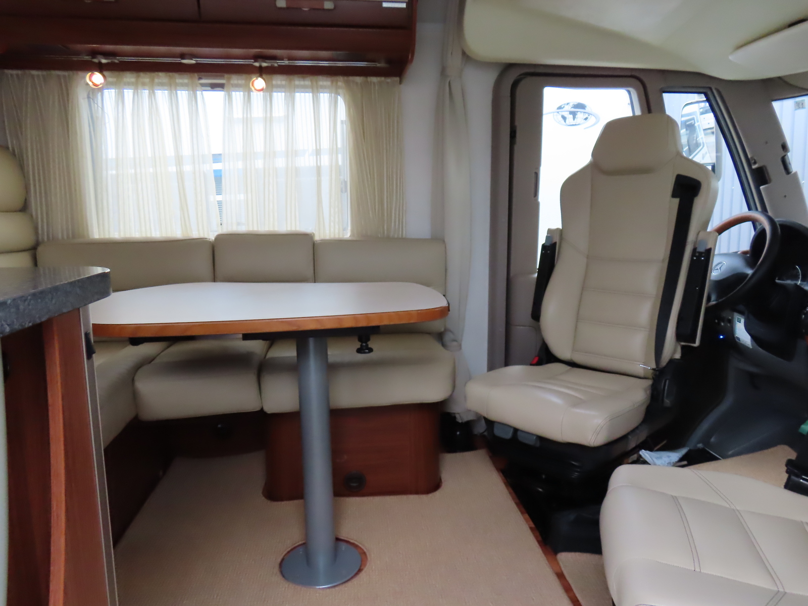 キャンピングカー バスコン ﾍﾞﾝﾂ ﾊｲﾏｰ B660SL　左ﾊﾝﾄﾞﾙ