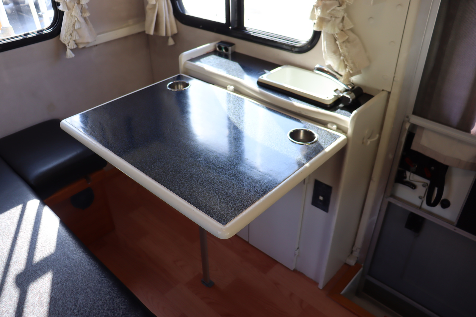 キャンピングカー 軽キャンパー ｷｬﾘｲ AZ-MAX ﾗｸｰﾝ FFﾋｰﾀｰ 4WD