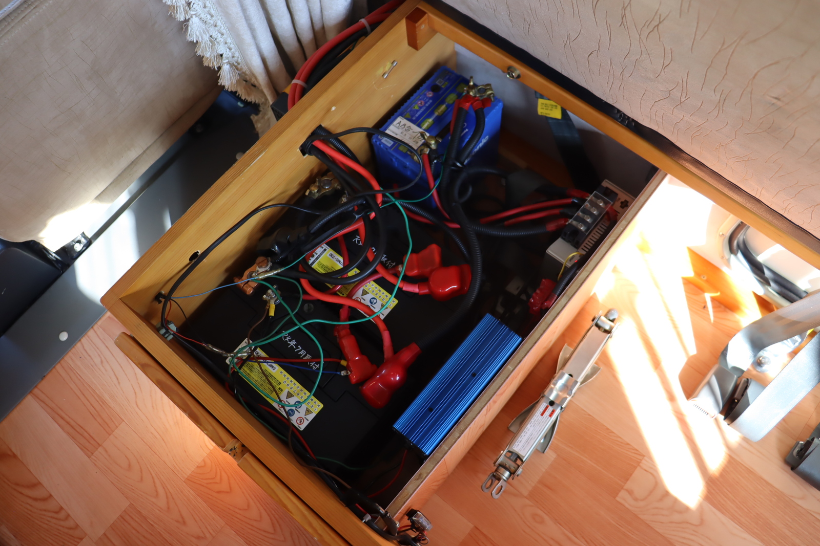 キャンピングカー 軽キャンパー ｷｬﾘｲ AZ-MAX ﾗｸｰﾝ FFﾋｰﾀｰ 4WD