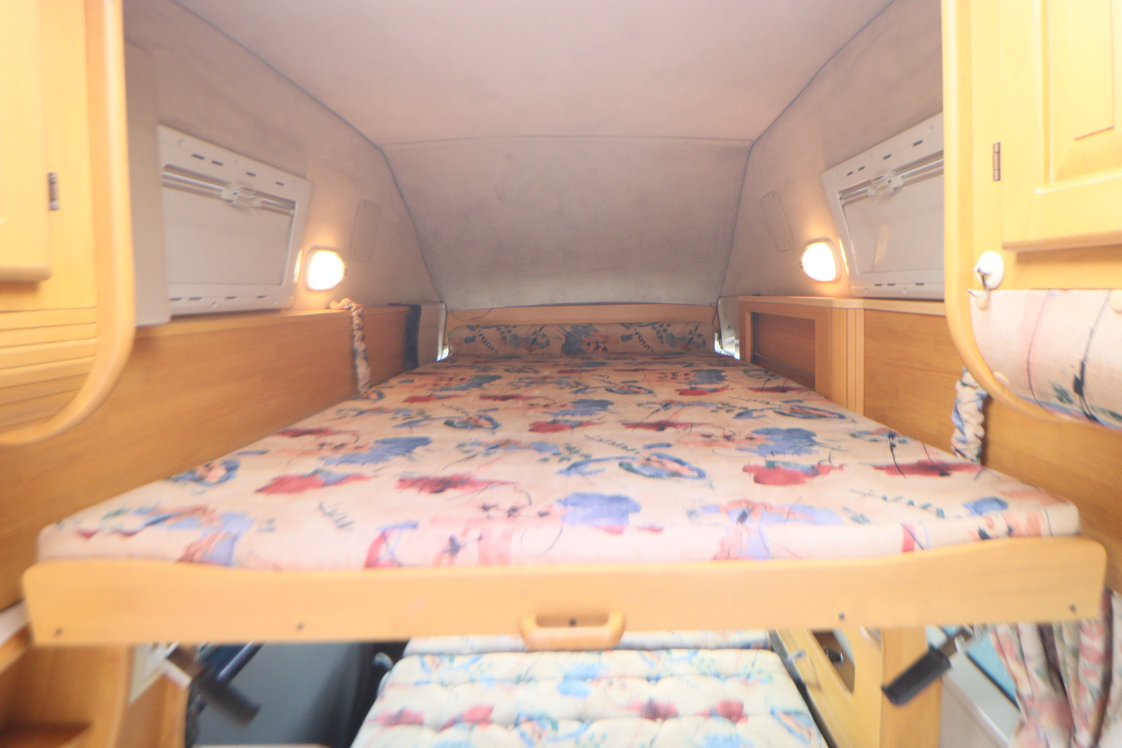 キャンピングカー バンコン ﾊｲｴｰｽ ﾅｯﾂRV ｷｬｯﾂ 架装ﾊｲﾙｰﾌ