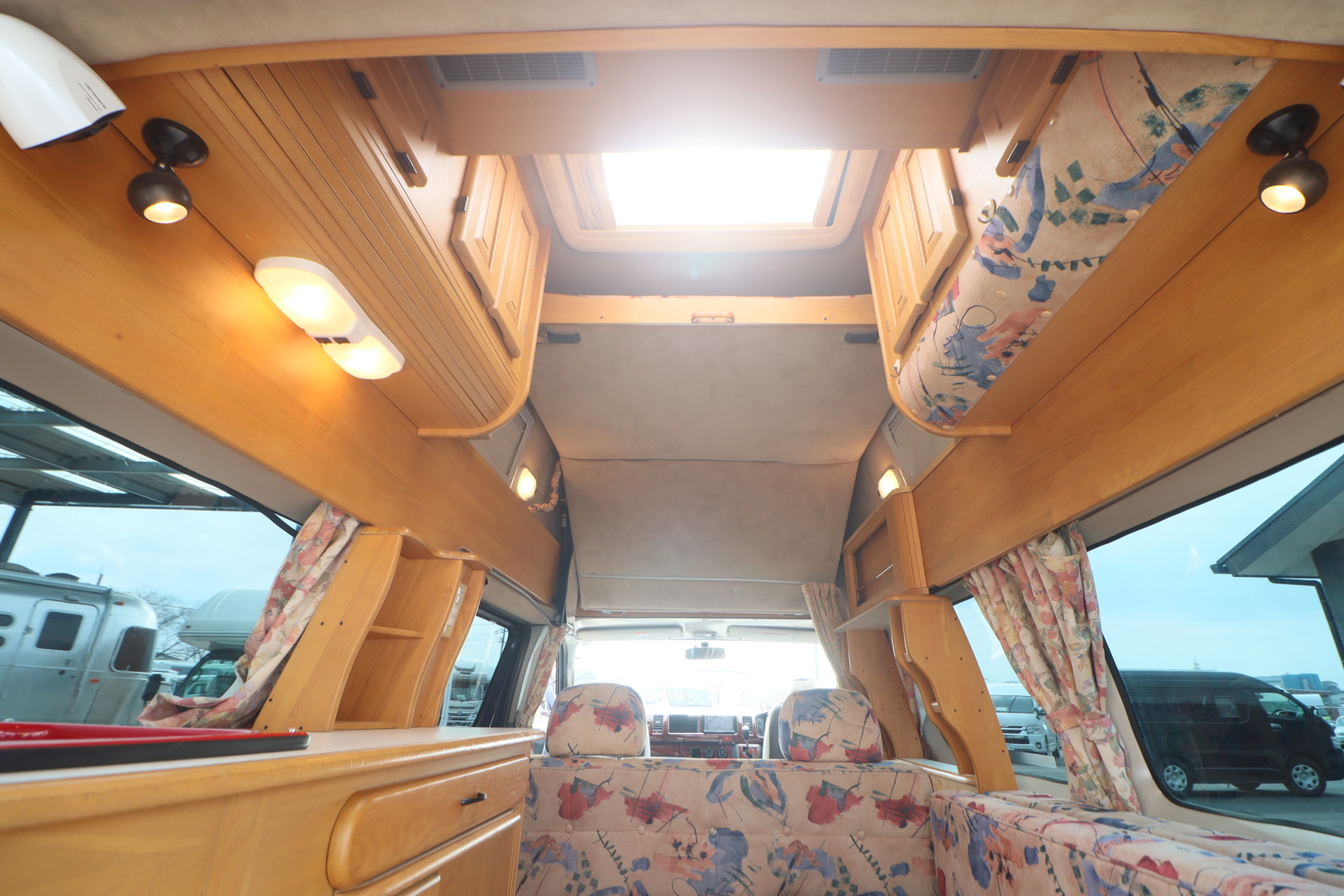 キャンピングカー バンコン ﾊｲｴｰｽ ﾅｯﾂRV ｷｬｯﾂ 架装ﾊｲﾙｰﾌ