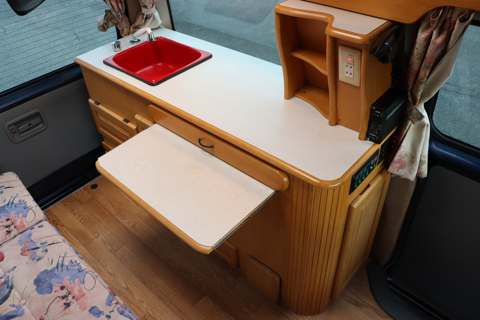 キャンピングカー バンコン ﾊｲｴｰｽ ﾅｯﾂRV ｷｬｯﾂ 架装ﾊｲﾙｰﾌ