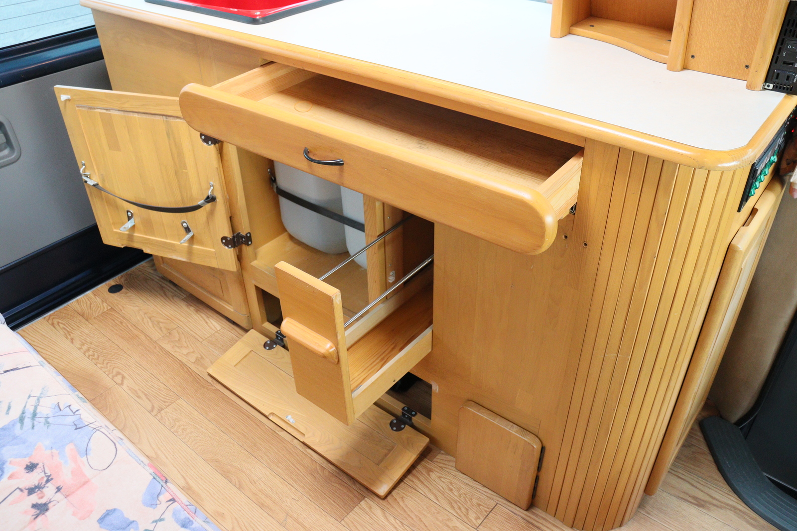 キャンピングカー バンコン ﾊｲｴｰｽ ﾅｯﾂRV ｷｬｯﾂ 架装ﾊｲﾙｰﾌ