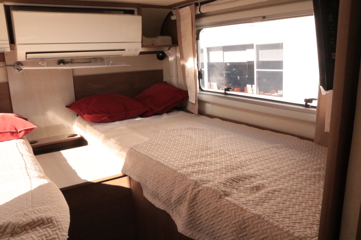 キャンピングカー バスコン ﾃﾞｭｶﾄ ﾊﾞｰｽﾄﾅｰ ｳﾞｨｾｵi690G　家庭用AC