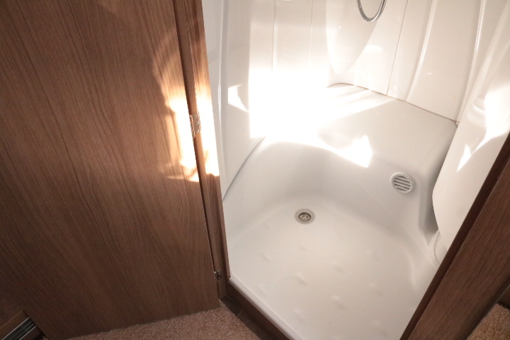 キャンピングカー バスコン ﾃﾞｭｶﾄ ﾊﾞｰｽﾄﾅｰ ｳﾞｨｾｵi690G　家庭用AC