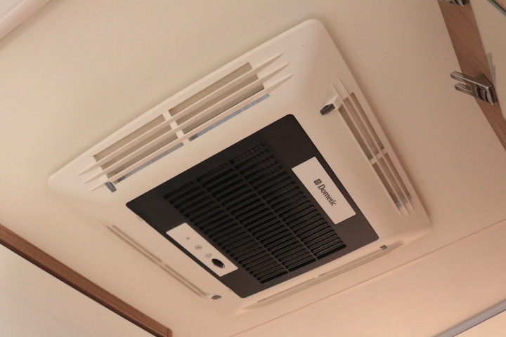 キャンピングカー バスコン ﾃﾞｭｶﾄ ﾊﾞｰｽﾄﾅｰ ｳﾞｨｾｵi690G　家庭用AC