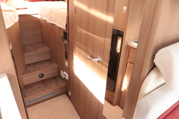 キャンピングカー バスコン ﾃﾞｭｶﾄ ﾊﾞｰｽﾄﾅｰ ｳﾞｨｾｵi690G　家庭用AC