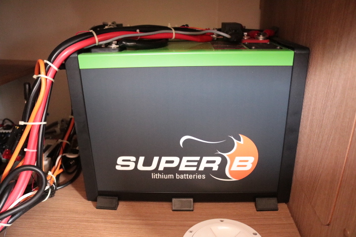 キャンピングカー バスコン ﾃﾞｭｶﾄ ﾊﾞｰｽﾄﾅｰ ｳﾞｨｾｵi690G　家庭用AC