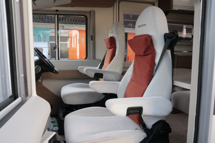 キャンピングカー バスコン ﾃﾞｭｶﾄ ﾊﾞｰｽﾄﾅｰ ｳﾞｨｾｵi690G　家庭用AC