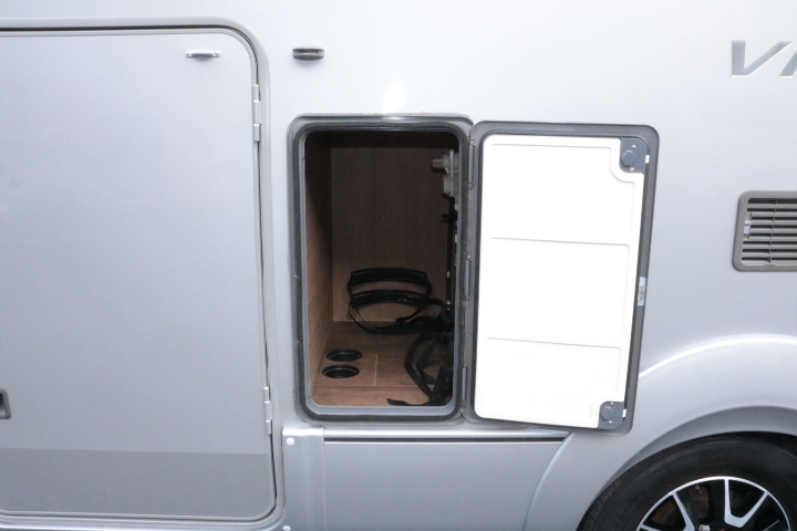 キャンピングカー バスコン ﾃﾞｭｶﾄ ﾊﾞｰｽﾄﾅｰ ｳﾞｨｾｵi690G　家庭用AC