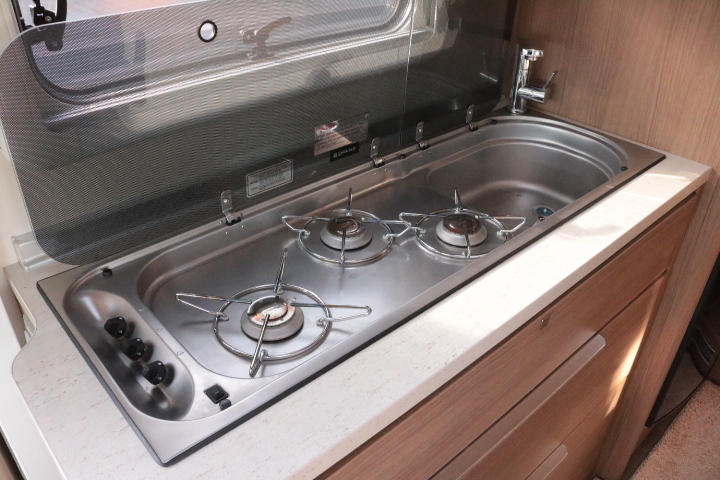 キャンピングカー バスコン ﾃﾞｭｶﾄ ﾊﾞｰｽﾄﾅｰ ｳﾞｨｾｵi690G　家庭用AC