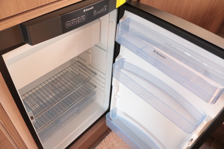 キャンピングカー バスコン ﾃﾞｭｶﾄ ﾊﾞｰｽﾄﾅｰ ｳﾞｨｾｵi690G　家庭用AC