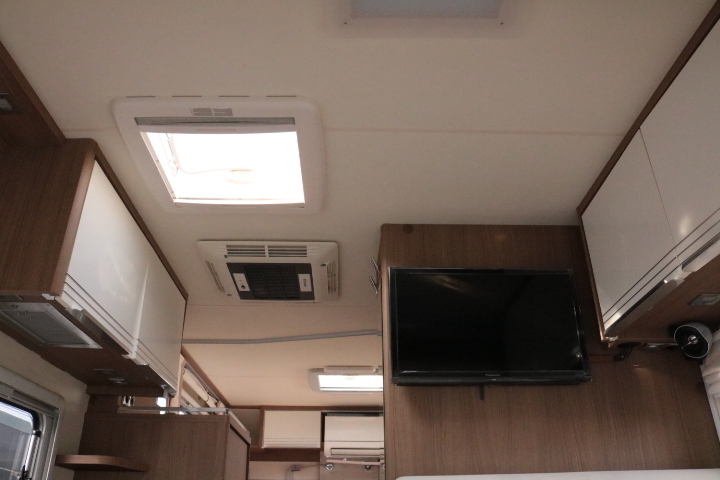 キャンピングカー バスコン ﾃﾞｭｶﾄ ﾊﾞｰｽﾄﾅｰ ｳﾞｨｾｵi690G　家庭用AC