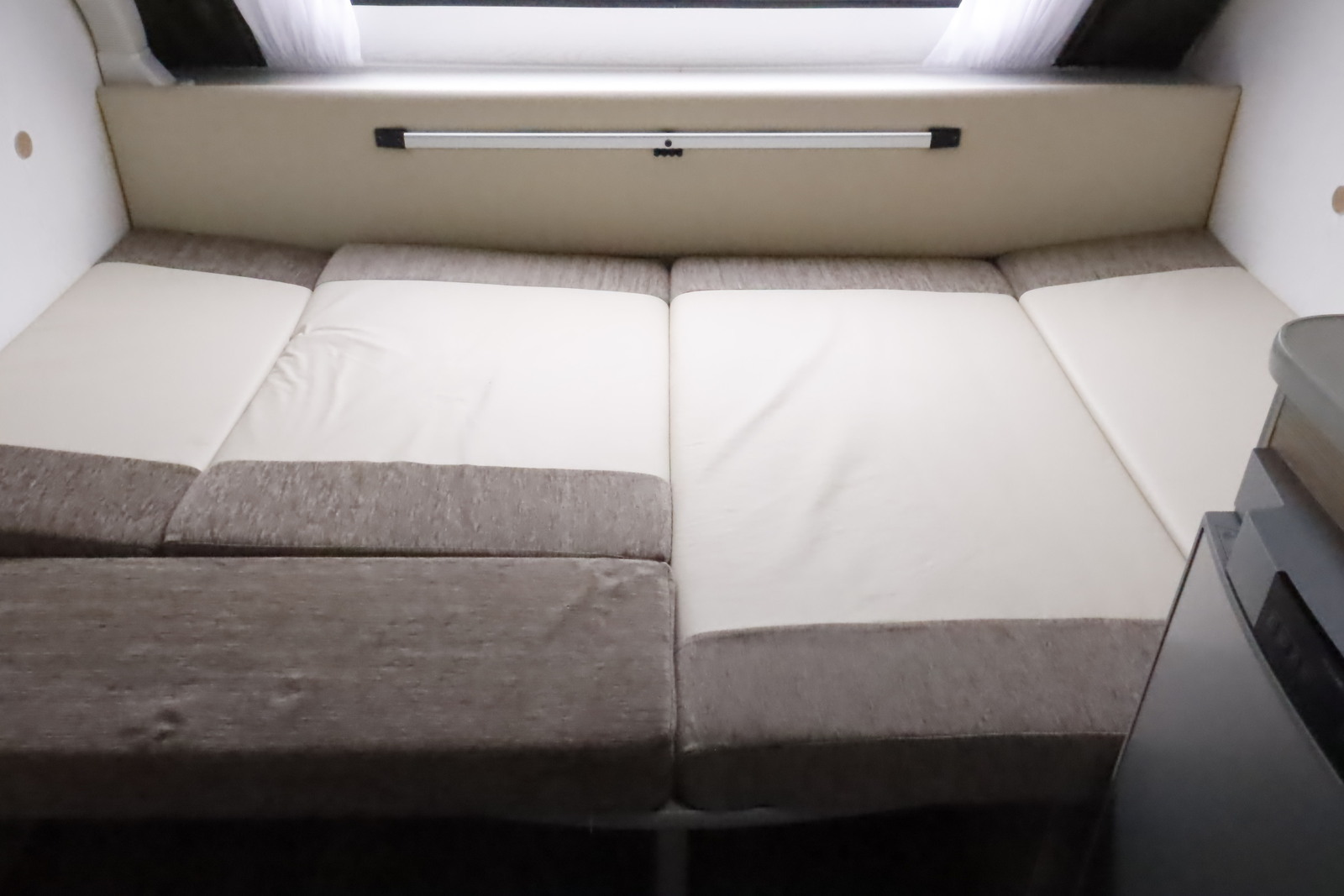 キャンピングカー トレーラー ｴｰｽｷｬﾗﾊﾞﾝ ｴｰｽ330DL 家庭用ｴｱｺﾝ