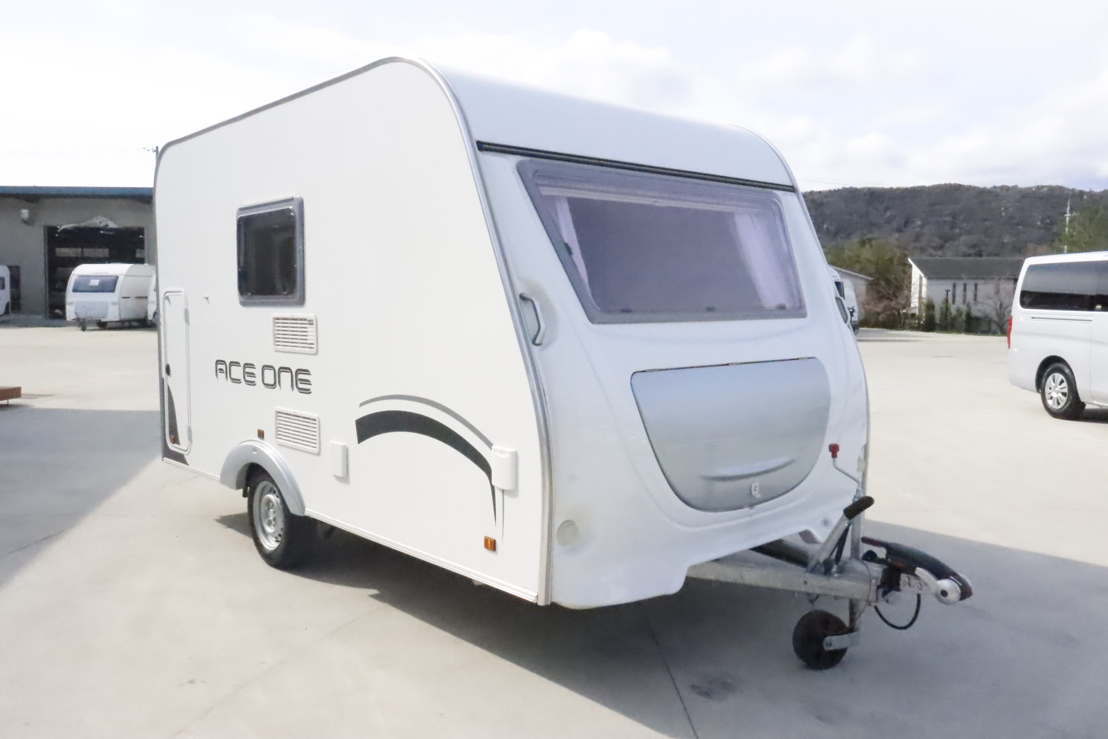 キャンピングカー トレーラー ｴｰｽｷｬﾗﾊﾞﾝ ｴｰｽ330DL 家庭用ｴｱｺﾝ