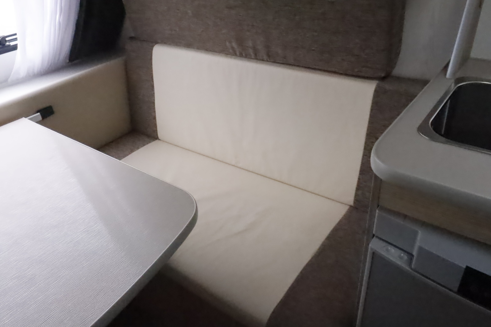 キャンピングカー トレーラー ｴｰｽｷｬﾗﾊﾞﾝ ｴｰｽ330DL 家庭用ｴｱｺﾝ