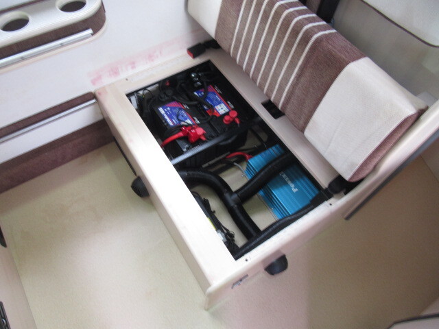 キャンピングカー キャブコン ﾅｯﾂRV ﾏｯｼｭ　FF　ﾘｱｸｰﾗｰ