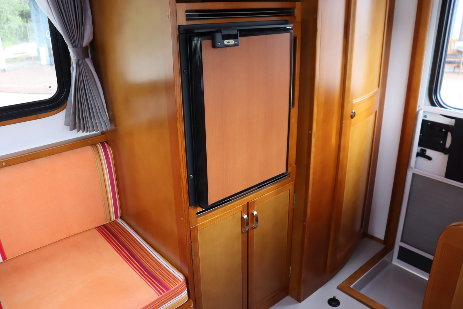 キャンピングカー キャブコン NV200ﾊﾞﾈｯﾄ AtoZ ｱﾙﾌｧRR