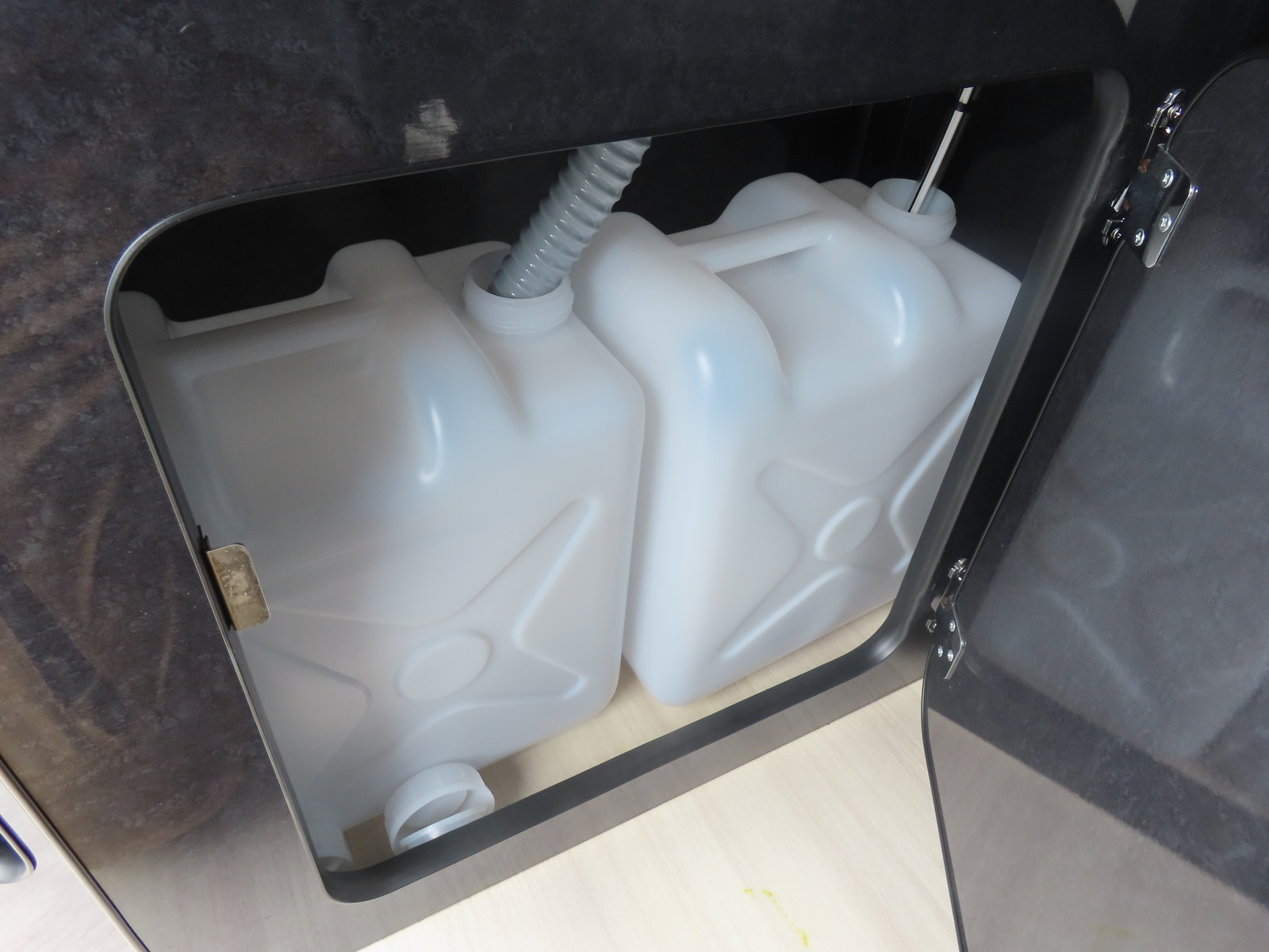 キャンピングカー バンコン ﾊｲｴｰｽ FOCS DSﾌﾟﾚﾐｱﾑ