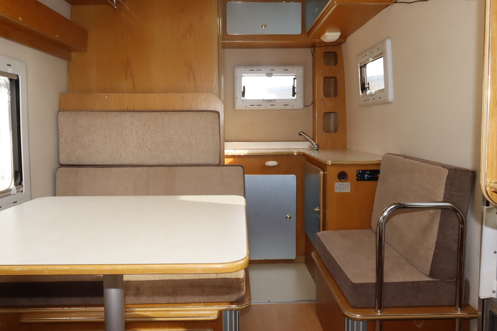 キャンピングカー キャブコン ﾎﾞﾝｺﾞ ﾛｰﾀｽRVﾏﾝﾎﾞｳｲﾌﾞ FFﾋｰﾀｰ4WD