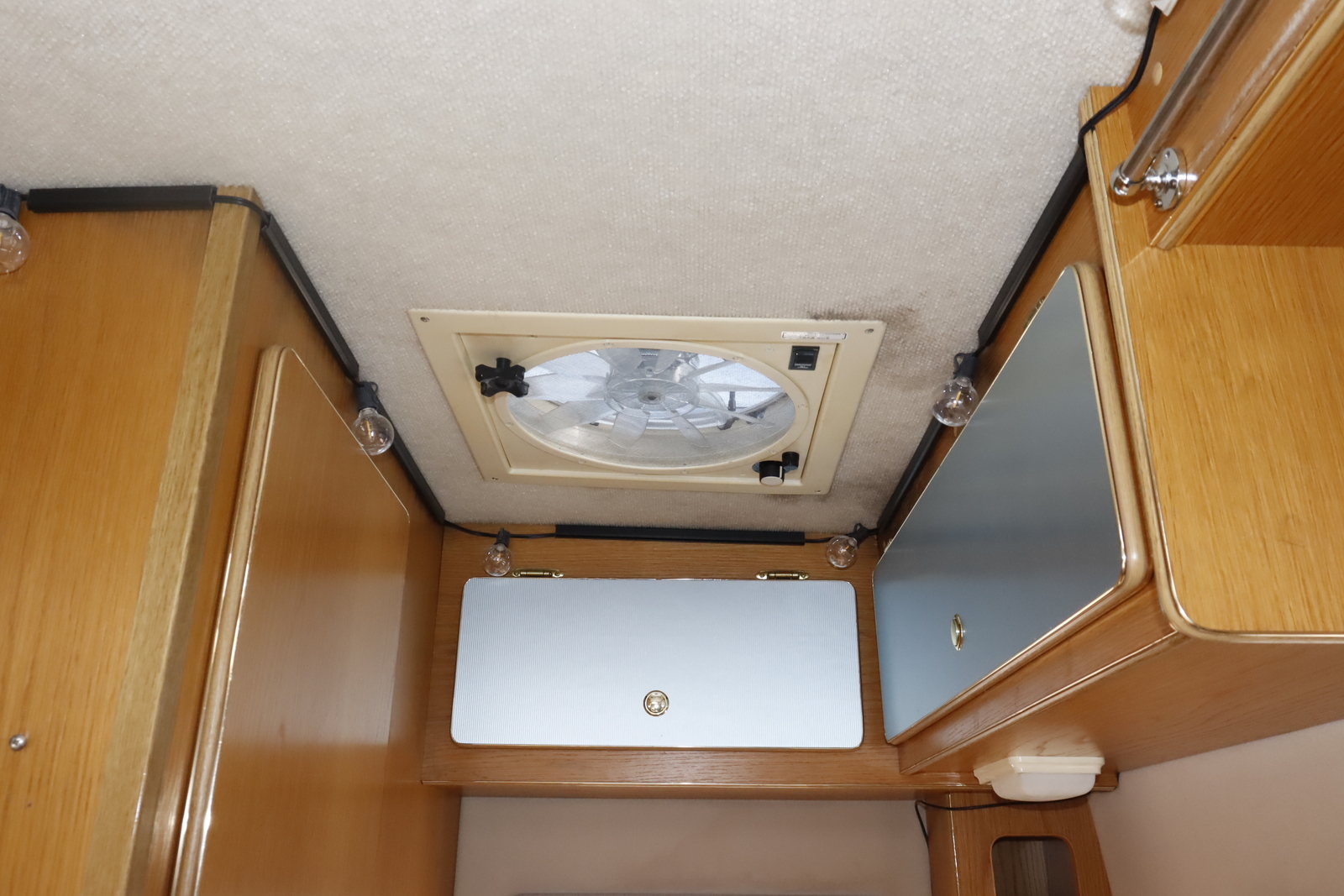 キャンピングカー キャブコン ﾎﾞﾝｺﾞ ﾛｰﾀｽRVﾏﾝﾎﾞｳｲﾌﾞ FFﾋｰﾀｰ4WD