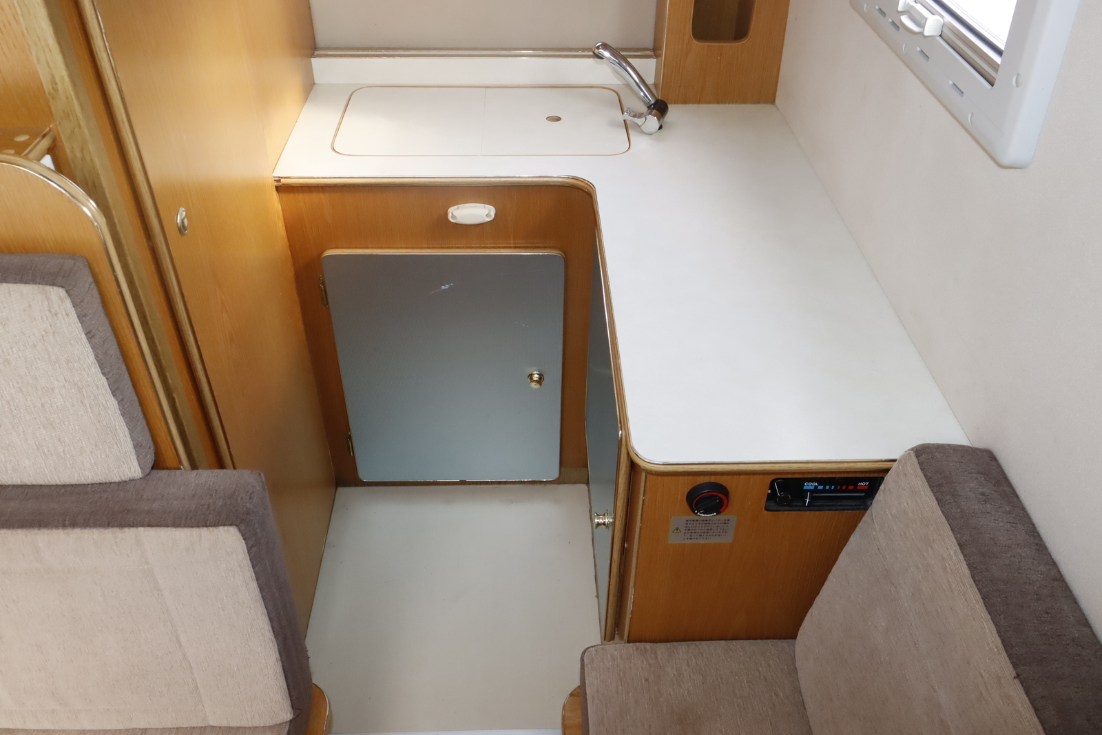 キャンピングカー キャブコン ﾎﾞﾝｺﾞ ﾛｰﾀｽRVﾏﾝﾎﾞｳｲﾌﾞ FFﾋｰﾀｰ4WD