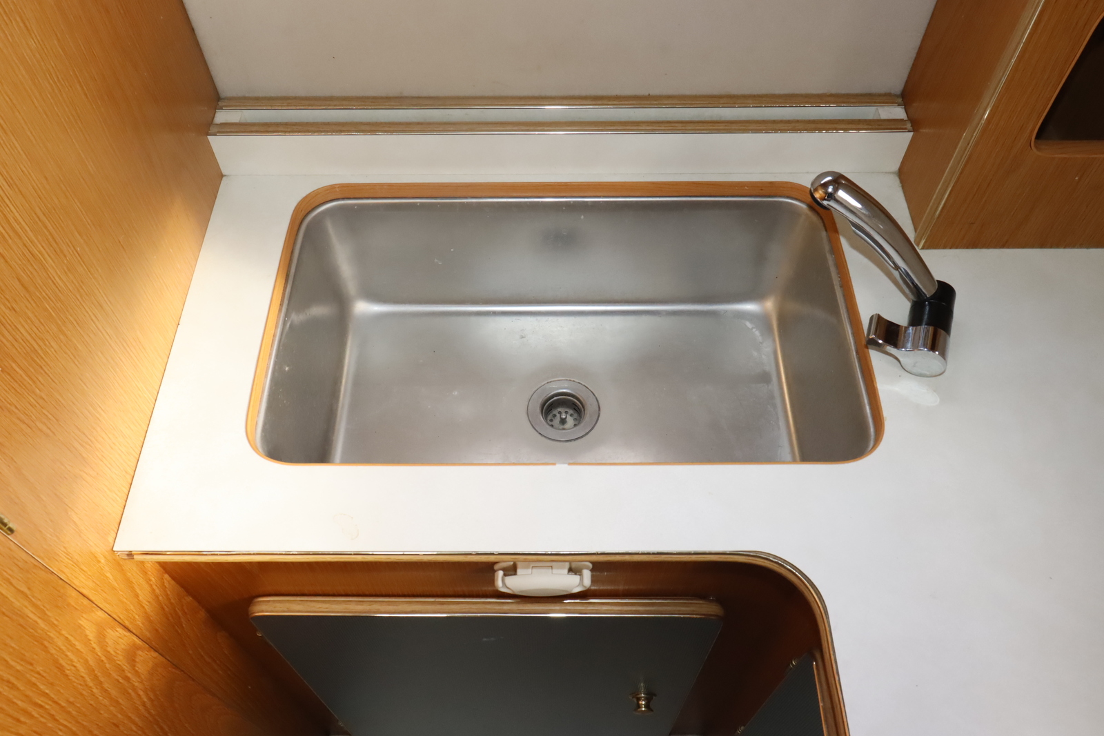 キャンピングカー キャブコン ﾎﾞﾝｺﾞ ﾛｰﾀｽRVﾏﾝﾎﾞｳｲﾌﾞ FFﾋｰﾀｰ4WD