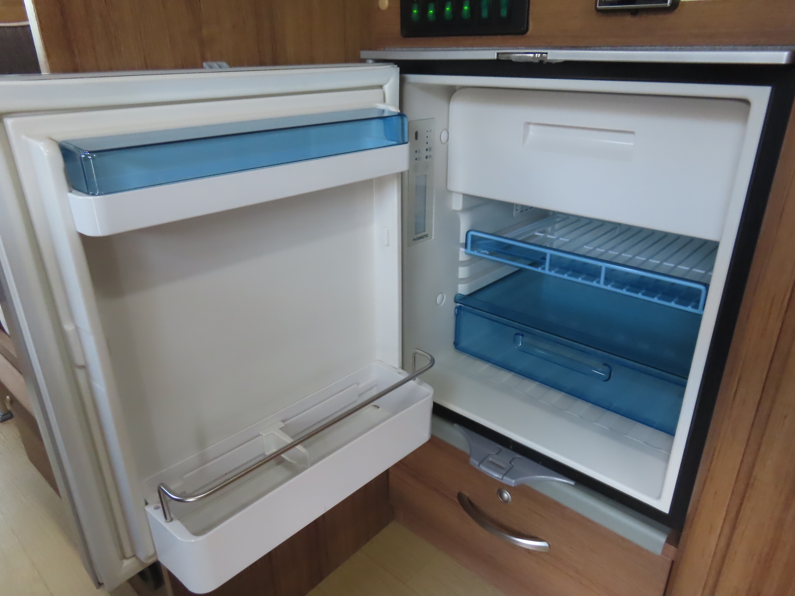 キャンピングカー キャブコン ｶﾑﾛｰﾄﾞ 東和 ｳﾞｫｰﾝDC ﾉｲﾝ
