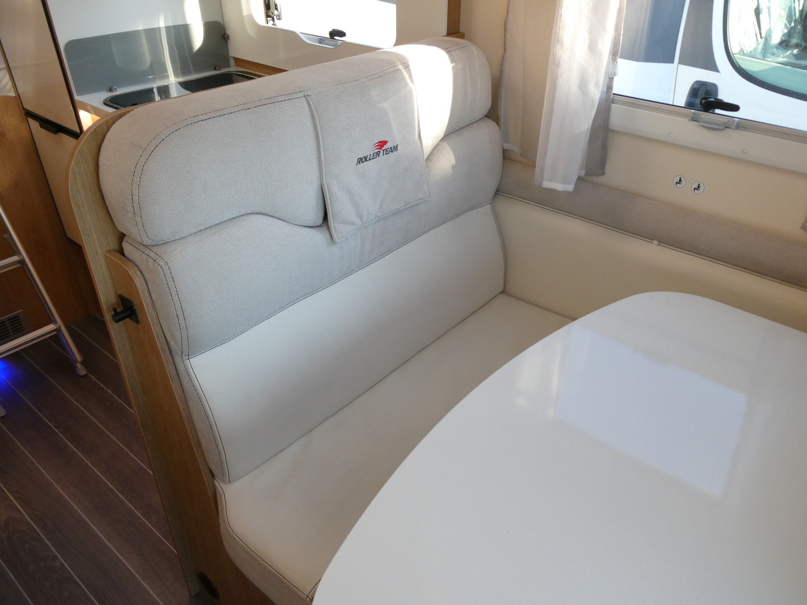 キャンピングカー キャブコン ﾛｰﾗｰﾁｰﾑ　ｸﾛﾉｽ294TL　9速AT　2.3DT