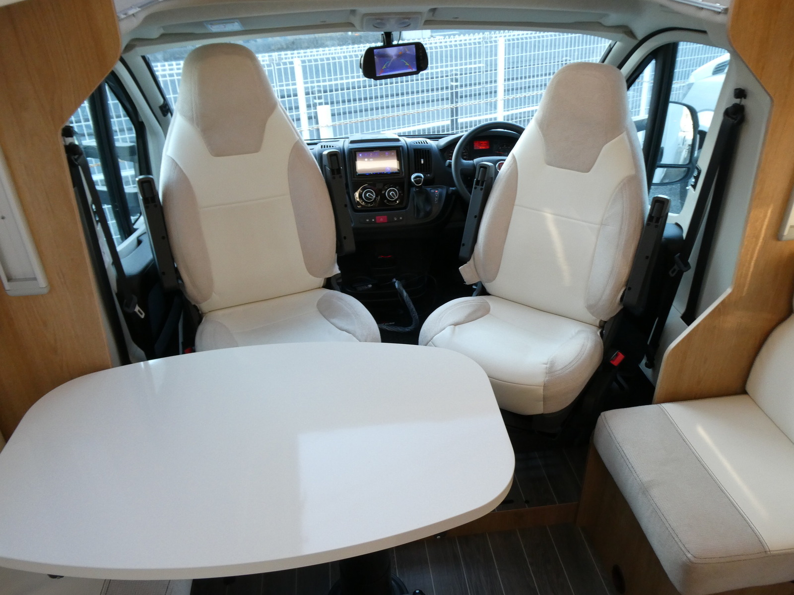 キャンピングカー キャブコン ﾛｰﾗｰﾁｰﾑ　ｸﾛﾉｽ294TL　9速AT　2.3DT