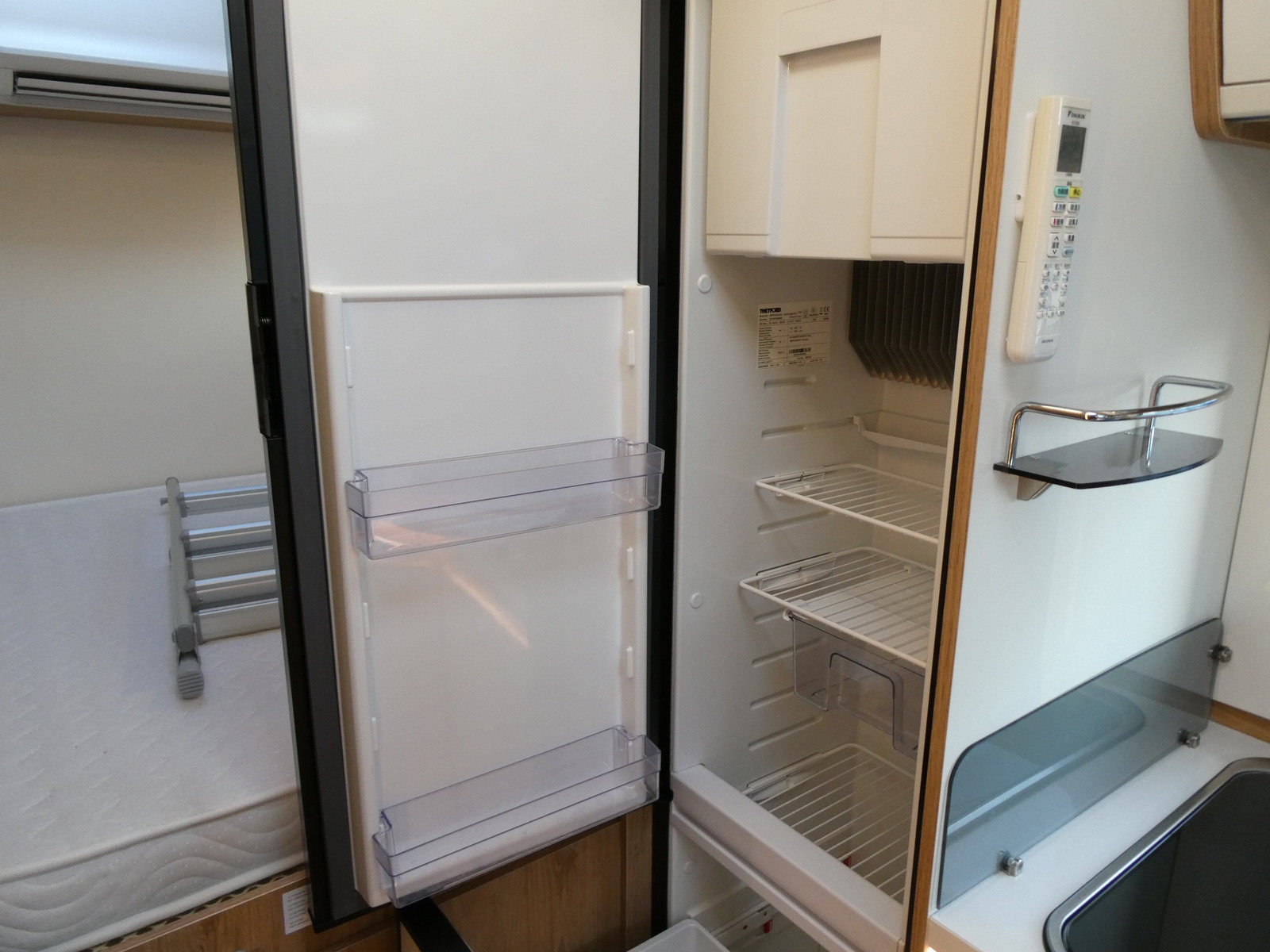 キャンピングカー キャブコン ﾛｰﾗｰﾁｰﾑ　ｸﾛﾉｽ294TL　9速AT　2.3DT