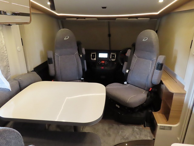 キャンピングカー バスコン ﾃﾞｭｶﾄ ﾃﾞｽﾚﾌｸﾞﾛｰﾌﾞﾊﾞｽGT i6 9速AT