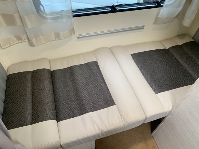 キャンピングカー トレーラー ﾄﾘｶﾞﾉ ｴﾒﾛｰﾄﾞ376VP 窓ｴｱｺﾝ FFﾋｰﾀｰ