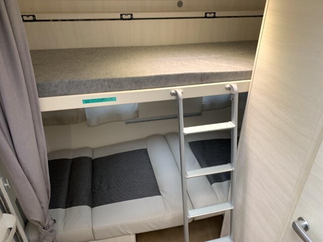 キャンピングカー トレーラー ﾄﾘｶﾞﾉ ｴﾒﾛｰﾄﾞ376VP 窓ｴｱｺﾝ FFﾋｰﾀｰ