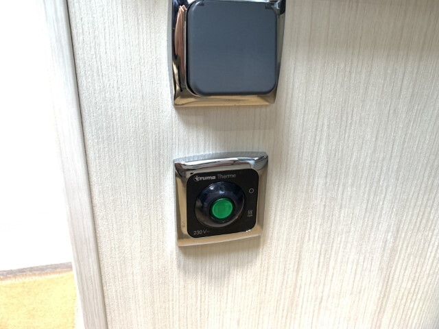 キャンピングカー トレーラー ﾄﾘｶﾞﾉ ｴﾒﾛｰﾄﾞ376VP 窓ｴｱｺﾝ FFﾋｰﾀｰ