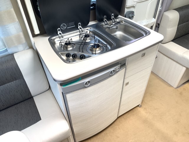 キャンピングカー トレーラー ﾄﾘｶﾞﾉ ｴﾒﾛｰﾄﾞ376VP 窓ｴｱｺﾝ FFﾋｰﾀｰ