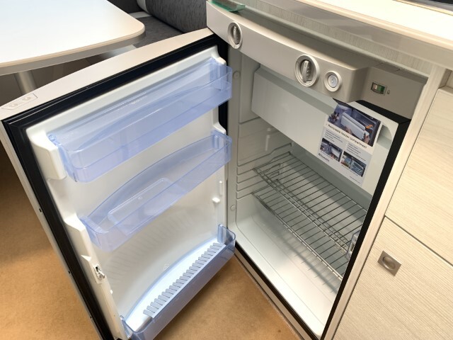 キャンピングカー トレーラー ﾄﾘｶﾞﾉ ｴﾒﾛｰﾄﾞ376VP 窓ｴｱｺﾝ FFﾋｰﾀｰ