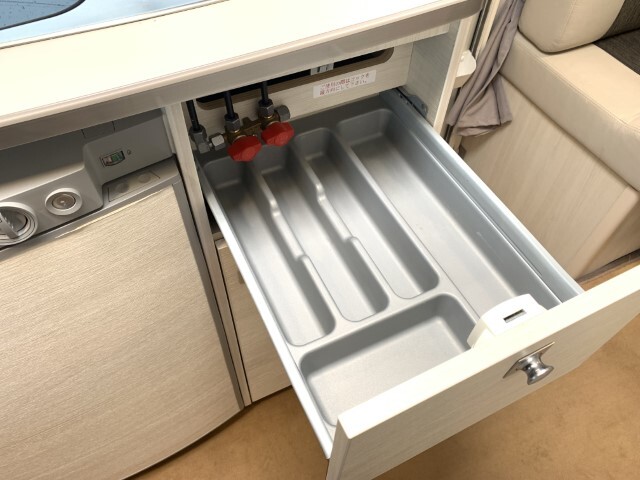 キャンピングカー トレーラー ﾄﾘｶﾞﾉ ｴﾒﾛｰﾄﾞ376VP 窓ｴｱｺﾝ FFﾋｰﾀｰ