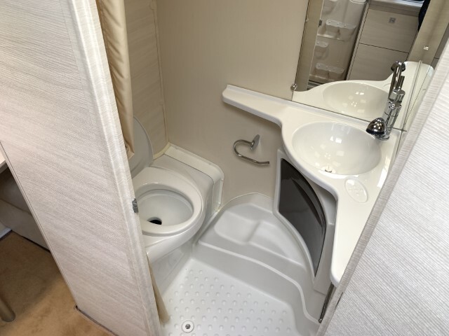 キャンピングカー トレーラー ﾄﾘｶﾞﾉ ｴﾒﾛｰﾄﾞ376VP 窓ｴｱｺﾝ FFﾋｰﾀｰ