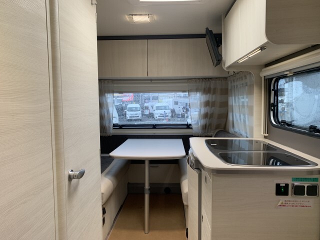 キャンピングカー トレーラー ﾄﾘｶﾞﾉ ｴﾒﾛｰﾄﾞ376VP 窓ｴｱｺﾝ FFﾋｰﾀｰ