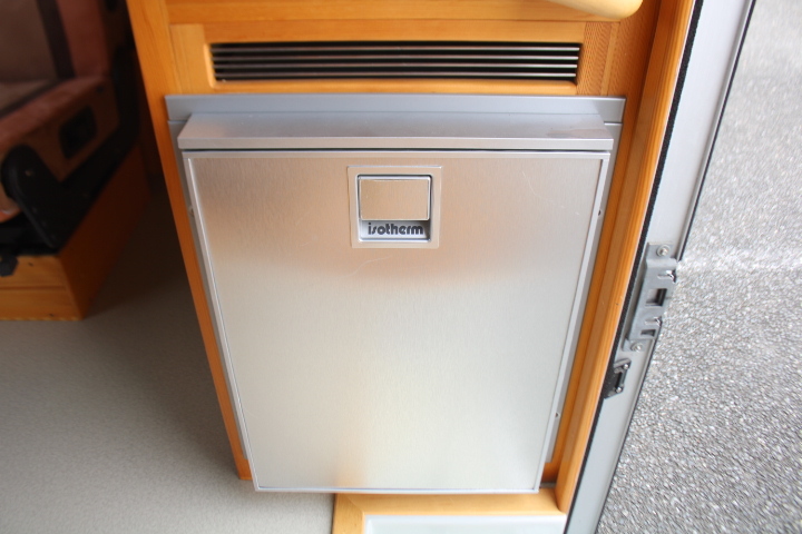 キャンピングカー キャブコン AtoZ ｱﾐﾃｨ 40L冷蔵庫 ﾏｯｸｽﾌｧﾝ 1ｵｰﾅｰ
