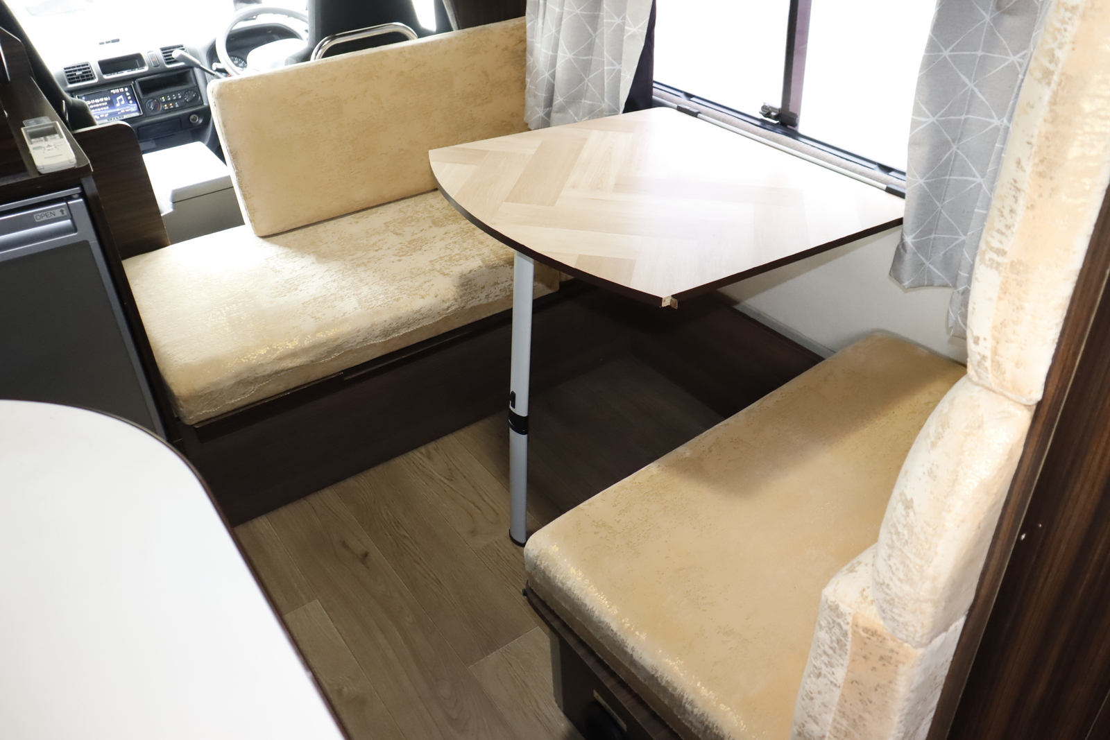 キャンピングカー キャブコン ﾎﾞﾝｺﾞ ﾛｰﾀｽRV ﾏﾝﾎﾞｳANV