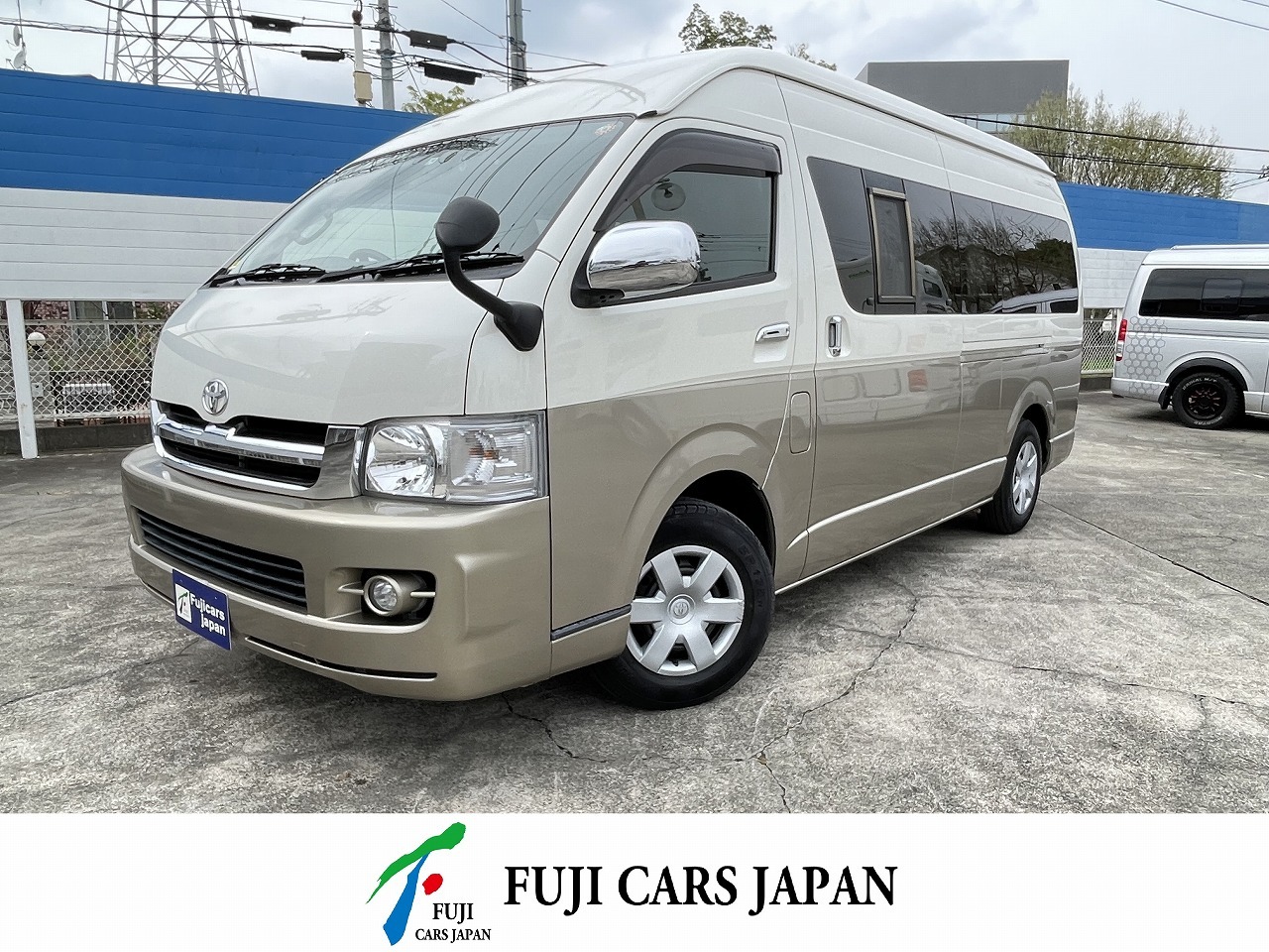 キャンピングカー バンコン レジアスエース ナッツRV ラディッシュ